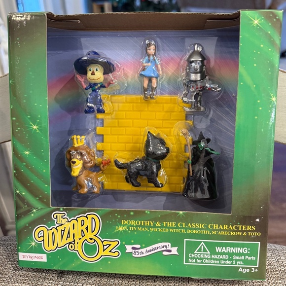 OZ 85TH Anniversary Classic Characters with Yellow Brick Road - Picture 1 of 3